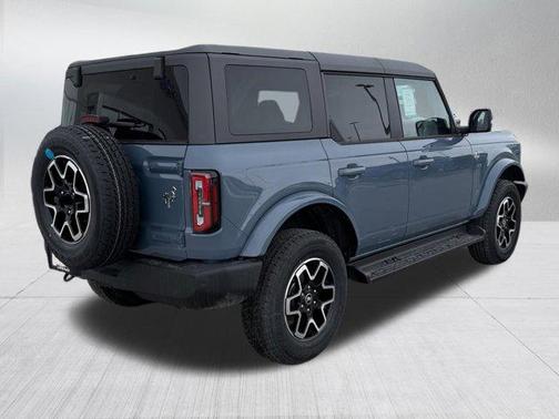 Azure Gray Metallic Tri-Coat 2025 Ford Bronco Outer Banks