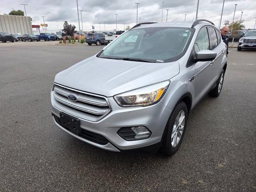 Ingot Silver Metallic 2018 Ford Escape SE