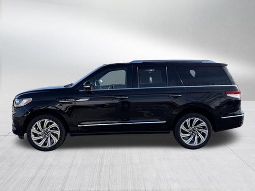 Infinite Black Metallic Clearcoat 2024 Lincoln Navigator Reserve