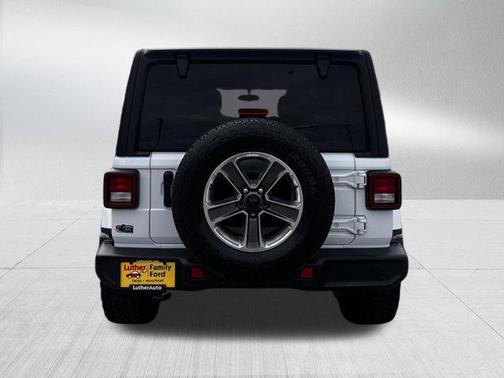 Bright White Clearcoat 2021 Jeep Wrangler Unlimited Sahara