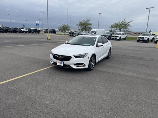 2018 Buick Regal Sportback Essence