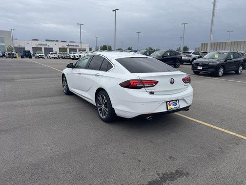 2018 Buick Regal Sportback Essence