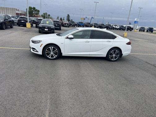 2018 Buick Regal Sportback Essence