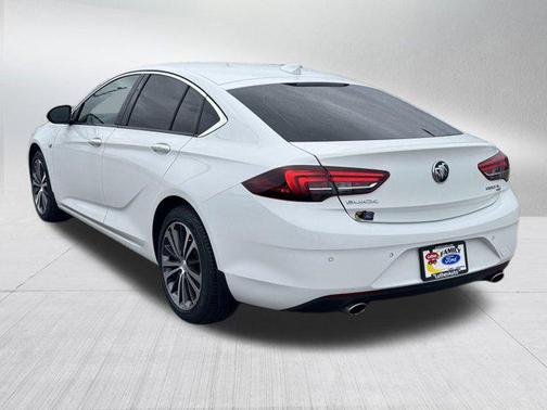 2018 Buick Regal Sportback Essence