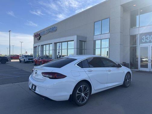 2018 Buick Regal Sportback Essence