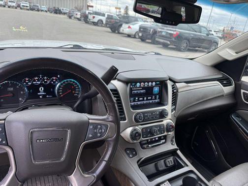 White Frost Tricoat 2019 GMC Yukon Denali