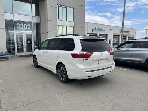2018 Toyota Sienna XLE Premium
