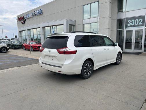 2018 Toyota Sienna XLE Premium