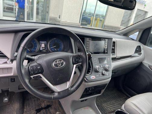 2018 Toyota Sienna XLE Premium