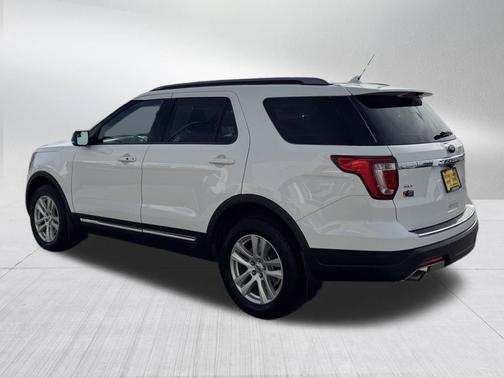 Oxford White 2018 Ford Explorer XLT