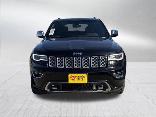 Diamond Black Crystal Pearlcoat 2018 Jeep Grand Cherokee Overland