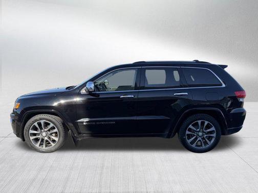 Diamond Black Crystal Pearlcoat 2018 Jeep Grand Cherokee Overland