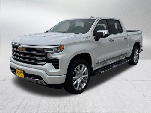 Iridescent Pearl Tricoat 2024 Chevrolet Silverado 1500 High Country