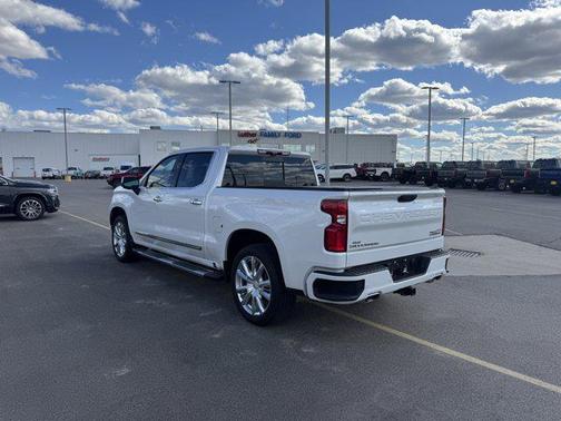 Iridescent Pearl Tricoat 2024 Chevrolet Silverado 1500 High Country
