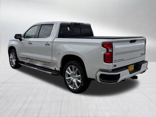 Iridescent Pearl Tricoat 2024 Chevrolet Silverado 1500 High Country
