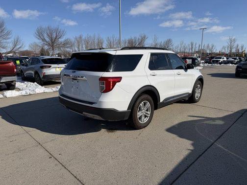 Oxford White 2023 Ford Explorer XLT