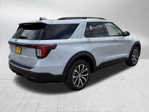 Space White Metallic 2026 Ford Explorer ST-Line