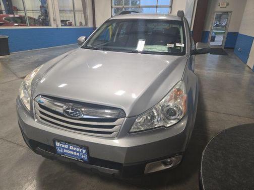 Steel Silver Metallic 2011 Subaru Outback 2.5 i Premium