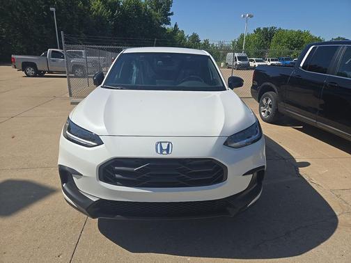 Platinum White Pearl 2027 Honda HR-V Sport