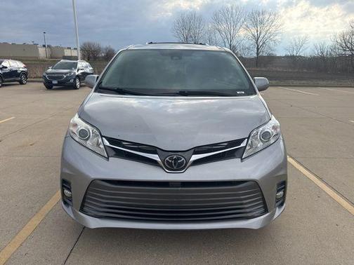 2018 Toyota Sienna XLE