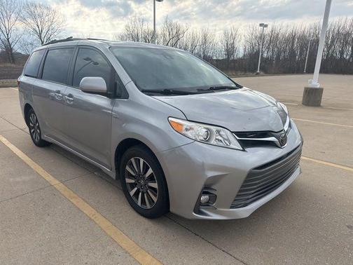2018 Toyota Sienna XLE