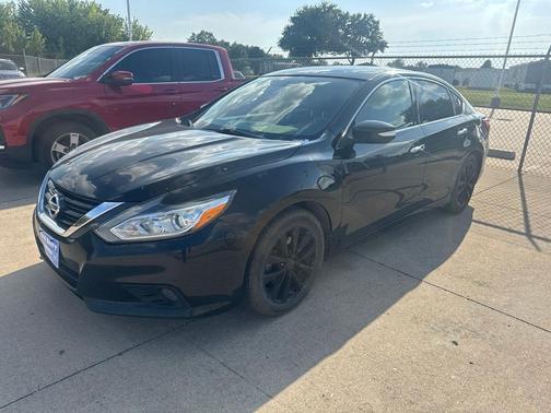 Super Black Clearcoat 2017 Nissan Altima 2.5 SL