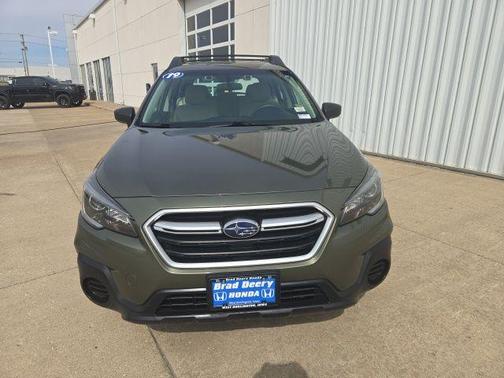 Wilderness Green Metallic 2019 Subaru Outback 2.5i