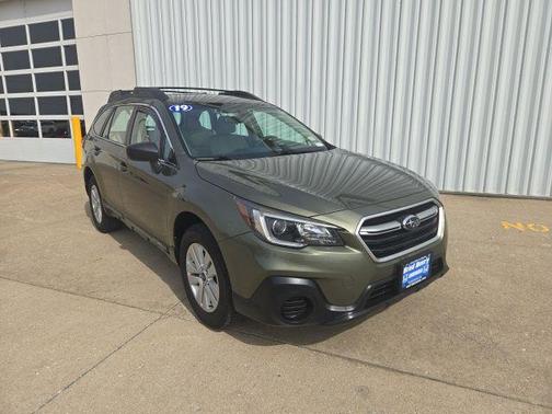 Wilderness Green Metallic 2019 Subaru Outback 2.5i