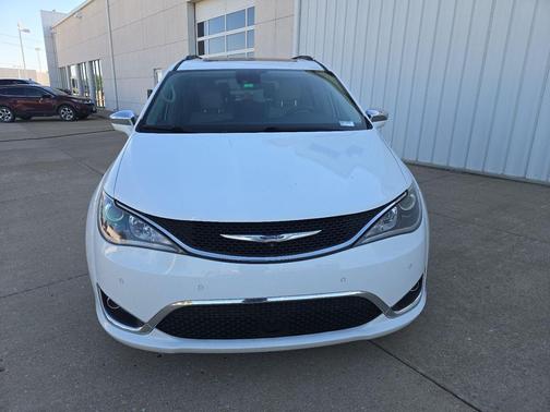 Bright White Clearcoat 2018 Chrysler Pacifica Limited
