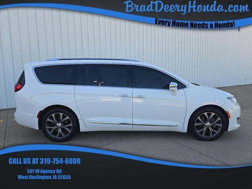 Bright White Clearcoat 2018 Chrysler Pacifica Limited
