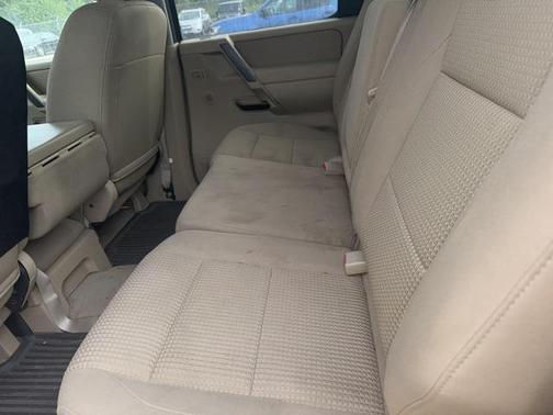 2010 Nissan Titan SE