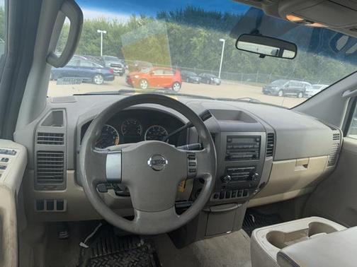 2010 Nissan Titan SE