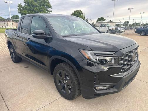 Crystal Black Pearl 2026 Honda Ridgeline TrailSport
