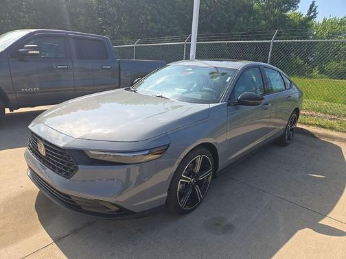Urban Gray Pearl 2026 Honda Accord SE