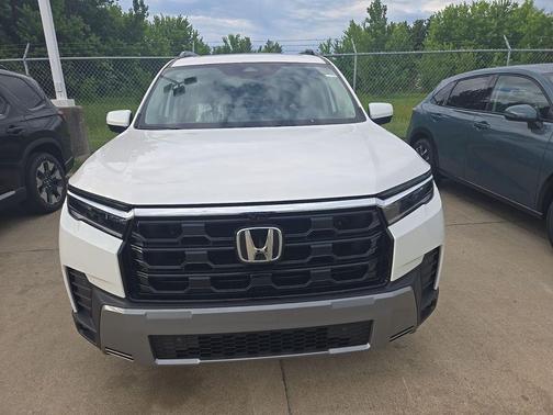 Platinum White Pearl 2026 Honda Pilot Touring 8-Passenger