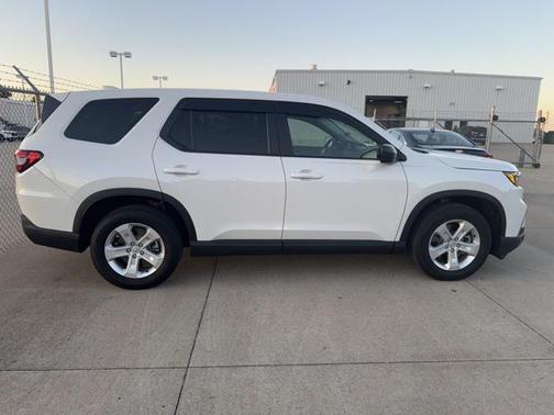 2023 Honda Pilot AWD LX