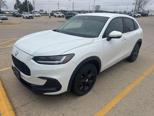 Platinum White 2023 Honda HR-V LX