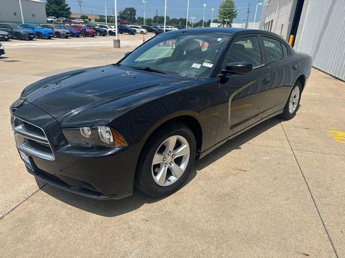 Pitch Black 2014 Dodge Charger SE
