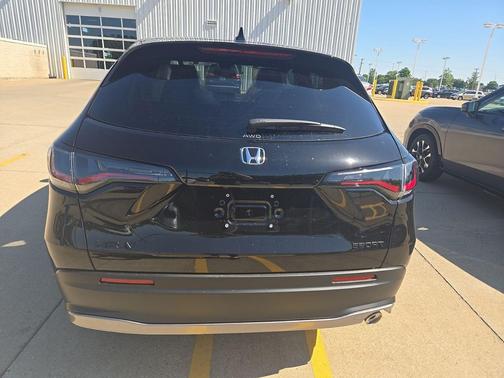 Crystal Black Pearl 2027 Honda HR-V Sport