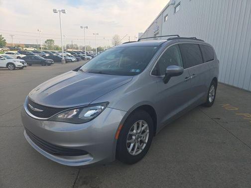 Billet Silver Metallic Clearcoat 2017 Chrysler Pacifica Touring