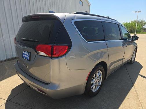 Billet Silver Metallic Clearcoat 2017 Chrysler Pacifica Touring
