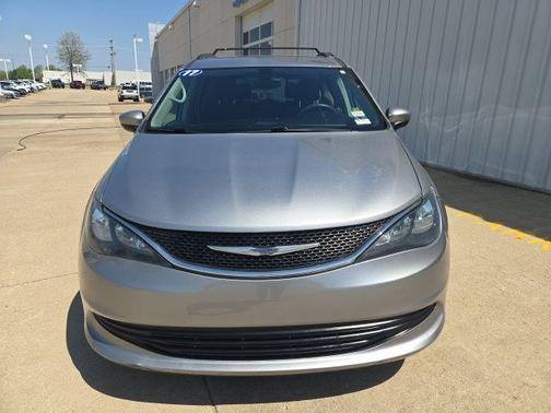 Billet Silver Metallic Clearcoat 2017 Chrysler Pacifica Touring