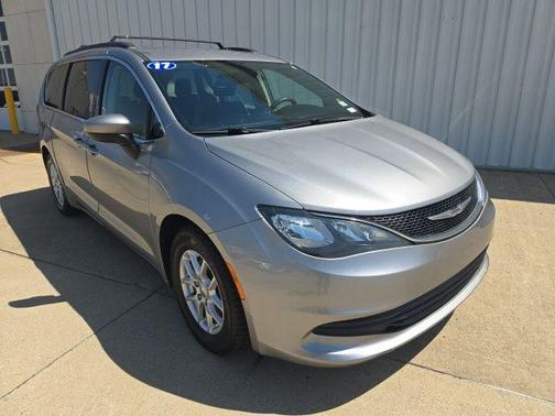 Billet Silver Metallic Clearcoat 2017 Chrysler Pacifica Touring