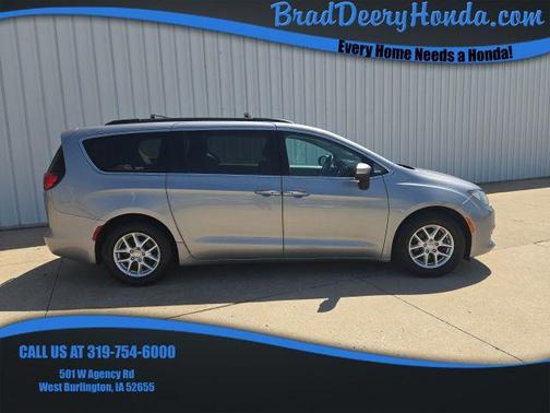 Billet Silver Metallic Clearcoat 2017 Chrysler Pacifica Touring