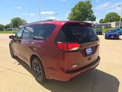 Velvet Red Pearlcoat 2019 Chrysler Pacifica Touring-L Plus