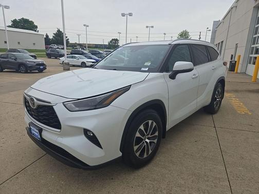 Wind Chill Pearl 2022 Toyota Highlander XLE