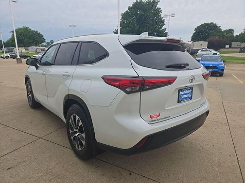Wind Chill Pearl 2022 Toyota Highlander XLE