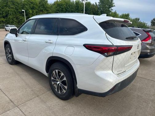 Wind Chill Pearl 2022 Toyota Highlander XLE