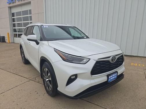 Wind Chill Pearl 2022 Toyota Highlander XLE