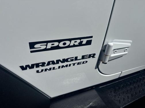 Bright White Clearcoat 2017 Jeep Wrangler Unlimited Sport